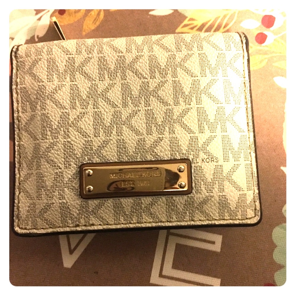 Small “MK” wallet👜